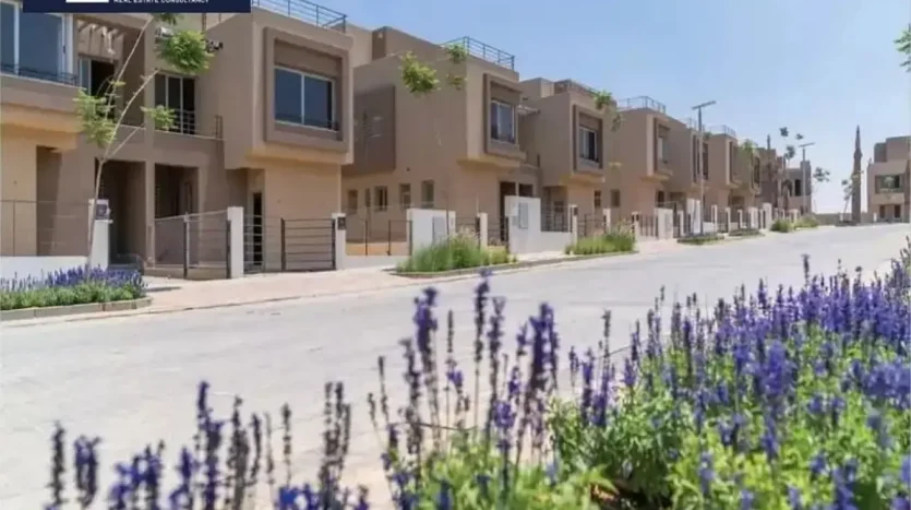 شقة للبيع في القاهرة الجديدة، كاملة التشطيب وبإطلالة على المساحات الخضراء في بالم هيلز، القاهرة الجديدة.