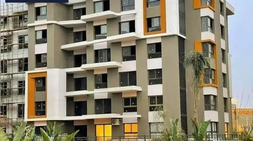 شقة للبيع في القاهرة الجديدة، كاملة التشطيب وبإطلالة على المساحات الخضراء في بالم هيلز، القاهرة الجديدة.