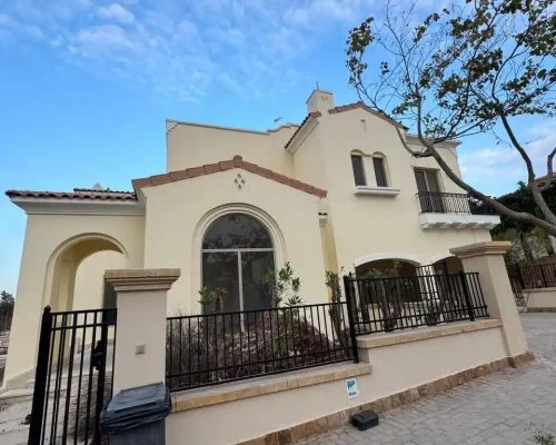 فيلا فاخرة للبيع في أب تاون كايرو